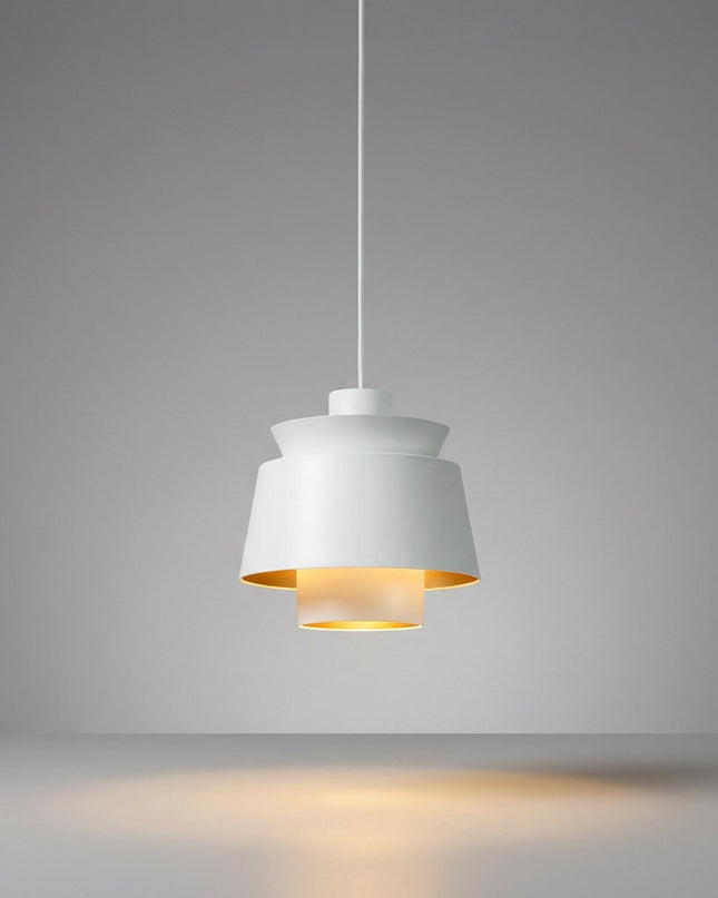 Lampa wisząca z regulowanym kablem, metalowa konstrukcja, ciepłe światło, idealna do salonu nad 6