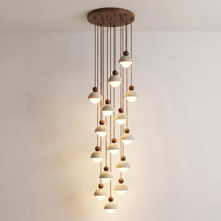 Lampa wisząca z trawertynu i szkła do salonu z drewnianym akcentem, idealna do naturalnego 26