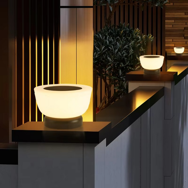 Lampa Zewnętrzna Solarna LED do Oświetlenia Ścieżek i Tarasów – Odporna na Warunki Atmosferyczne, Automatyczne Włączanie 0