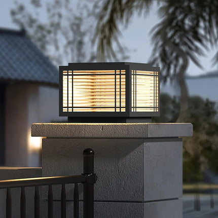 Lampa solarna na słupku z ciepłym białym oświetleniem LED – odporna na warunki atmosferyczne lampa ogrodowa wykonana z wytrzymałego aluminium i szkła 3