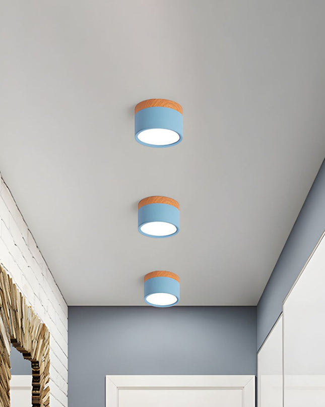 Lampa sufitowa z wbudowanym oświetleniem LED i drewnianym akcentem – nowoczesne oświetlenie w stylu skandynawskim do wystroju domu 1