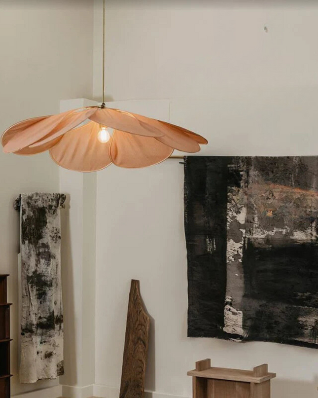 Lampa wisząca w kształcie kwiatu z ciepłym światłem – lampa wisząca z tkaniny i metalu do salonu i jadalni 6