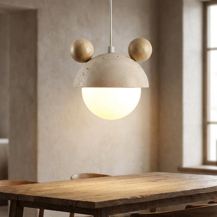 Lampa wisząca z ciepłym światłem LED i wykończeniem z naturalnego trawertynu – zabawny minimalistyczny design 1