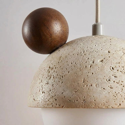 Lampa wisząca z ciepłym światłem LED i wykończeniem z naturalnego trawertynu – zabawny minimalistyczny design 3