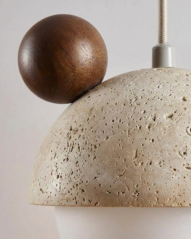 Lampa wisząca z ciepłym światłem LED i wykończeniem z naturalnego trawertynu – zabawny minimalistyczny design 3