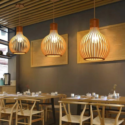 Lampa wisząca z regulowanym uchwytem sufitowym i organicznym, drewnianym wzorem – przytulna lampa wisząca do jadalni 2