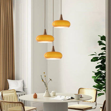 Lampa wisząca z regulowanym zawieszeniem i szklanymi kloszami – Wooden Beam Design 1