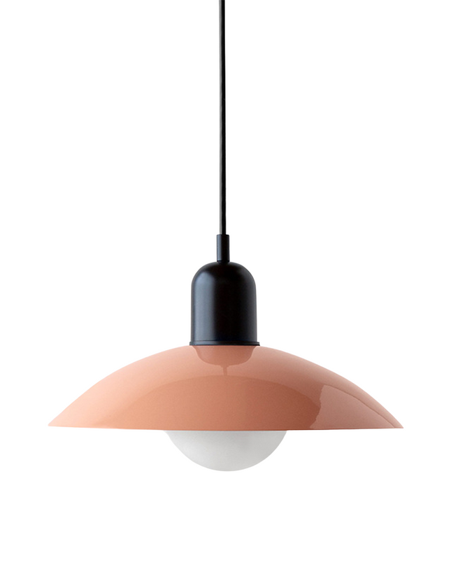 Lampa wisząca z zakrzywionym metalowym kloszem do oświetlenia kuchennego – minimalistyczna oprawa do wnętrz 11