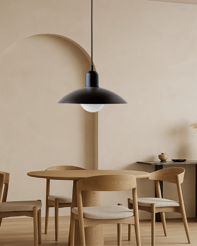 Lampa wisząca z zakrzywionym metalowym kloszem do oświetlenia kuchennego – minimalistyczna oprawa do wnętrz 2