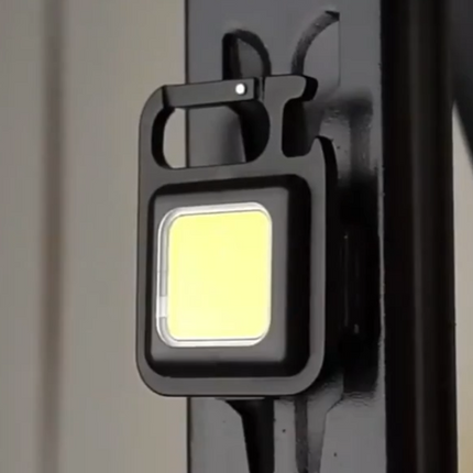 Latarka LED na Breloku – Światło Zawsze Pod Ręką 4