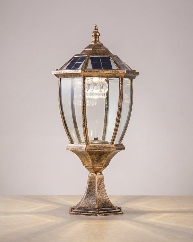Latarnia zewnętrzna słoneczna z zintegrowanym LED w retro stylu, wykonana z aluminium i szkła, emitują 0