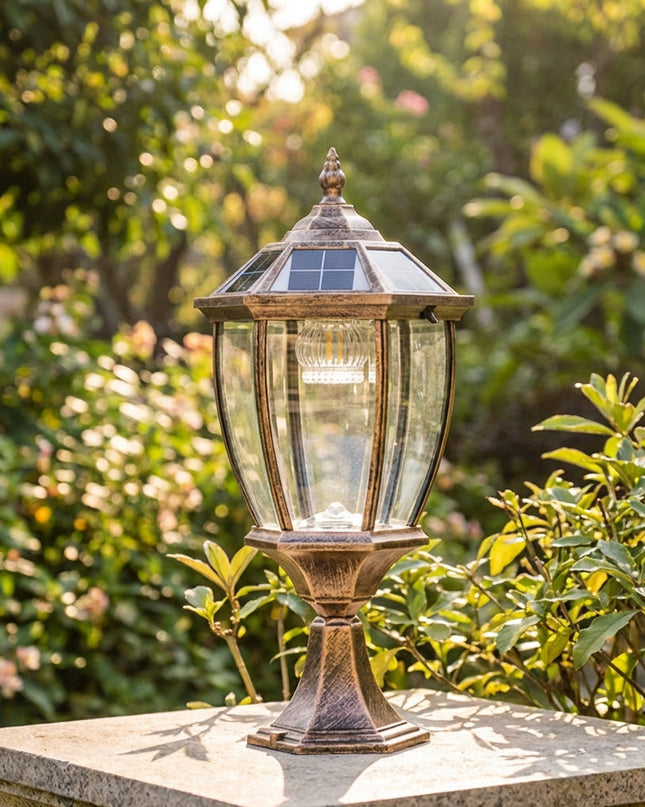 Latarnia zewnętrzna słoneczna z zintegrowanym LED w retro stylu, wykonana z aluminium i szkła, emitują 1
