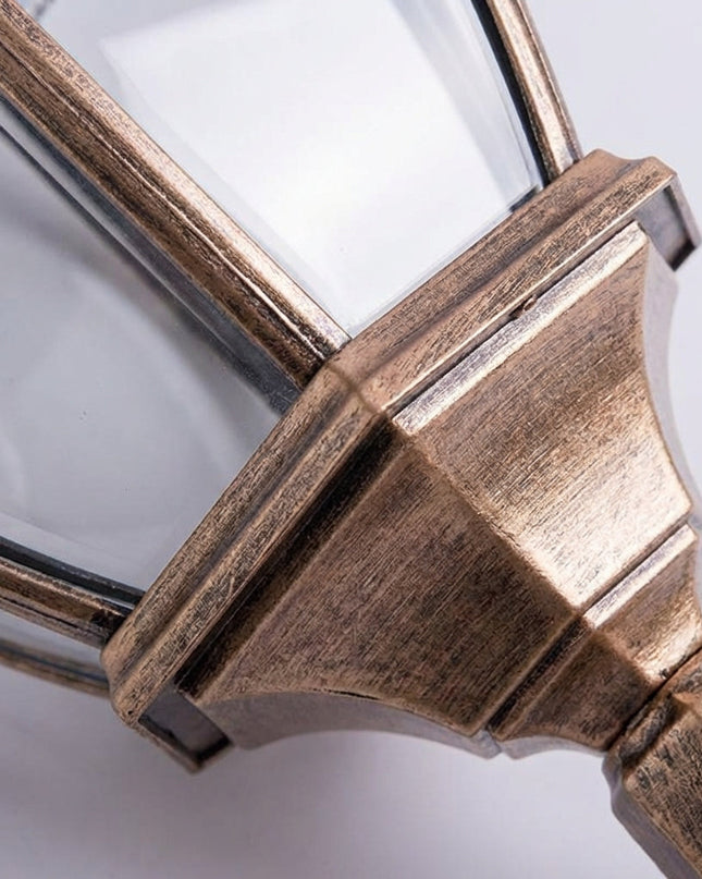 Latarnia zewnętrzna słoneczna z zintegrowanym LED w retro stylu, wykonana z aluminium i szkła, emitują 3