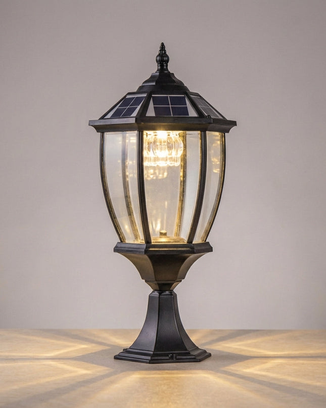 Latarnia zewnętrzna słoneczna z zintegrowanym LED w retro stylu, wykonana z aluminium i szkła, emitują 4