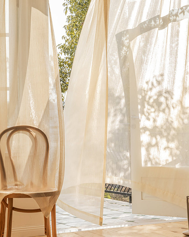 Lekkie zasłony, które rozświetlają przestrzeń 0