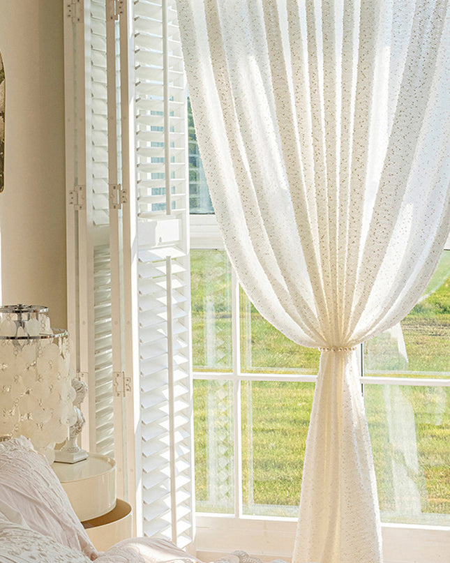 Luksusowe zasłony, które wprowadzą Cię w romantyczny nastrój 0