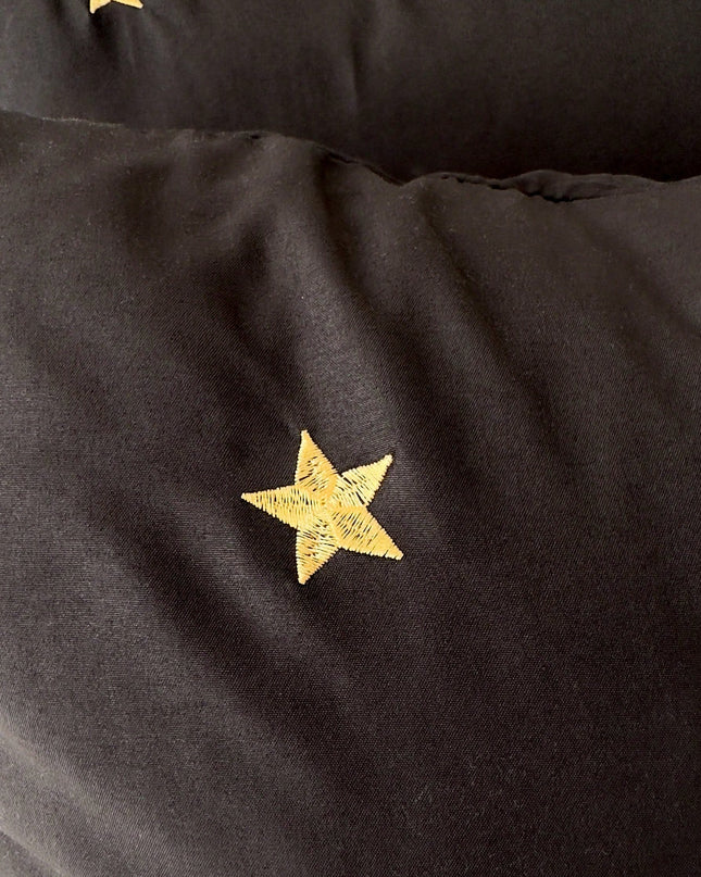 LunaDroom – Czarny komplet poszewek na poduszki – haftowane gwiazdy i księżyc na magiczne noce 2