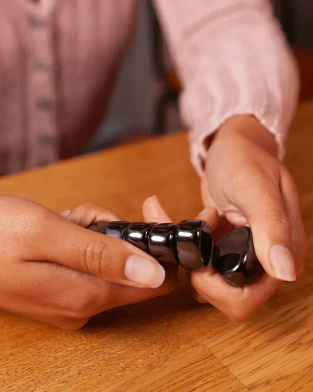 Magnetyczny zestaw szachowy z przenośną szachownicą i bezpiecznymi figurami – czarno-biała szachownica do podróży 3