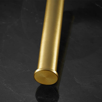 Marmurowo-złoty uchwyt na ręczniki kuchenne – stylowy design na duże i standardowe rolki 4