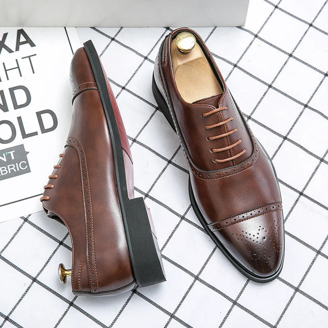 Męskie buty typu oksford z cholewką ze skóry naturalnej i klasycznym noskiem typu cap-toe – czarne buty wizytowe typu brogs 2