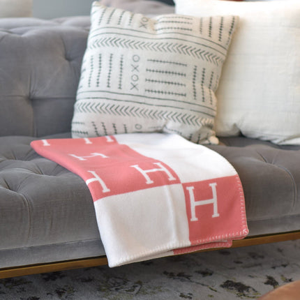 Miękki, przytulny koc do salonu – całoroczna warstwa polaru w ciepłym, neutralnym kolorze, 140 x 170 cm 3