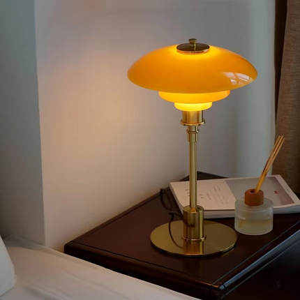 Minimalistyczna lampa stołowa z ciepłym światłem LED i szklanym kloszem do postawienia przy łóżku lub biurku – nowoczesna metalowa podstawa 3