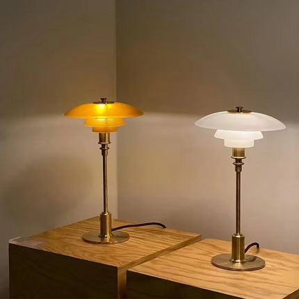 Minimalistyczna lampa stołowa z ciepłym światłem LED i szklanym kloszem do postawienia przy łóżku lub biurku – nowoczesna metalowa podstawa 4