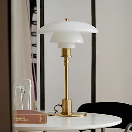 Minimalistyczna lampa stołowa z ciepłym światłem LED i szklanym kloszem do postawienia przy łóżku lub biurku – nowoczesna metalowa podstawa 7