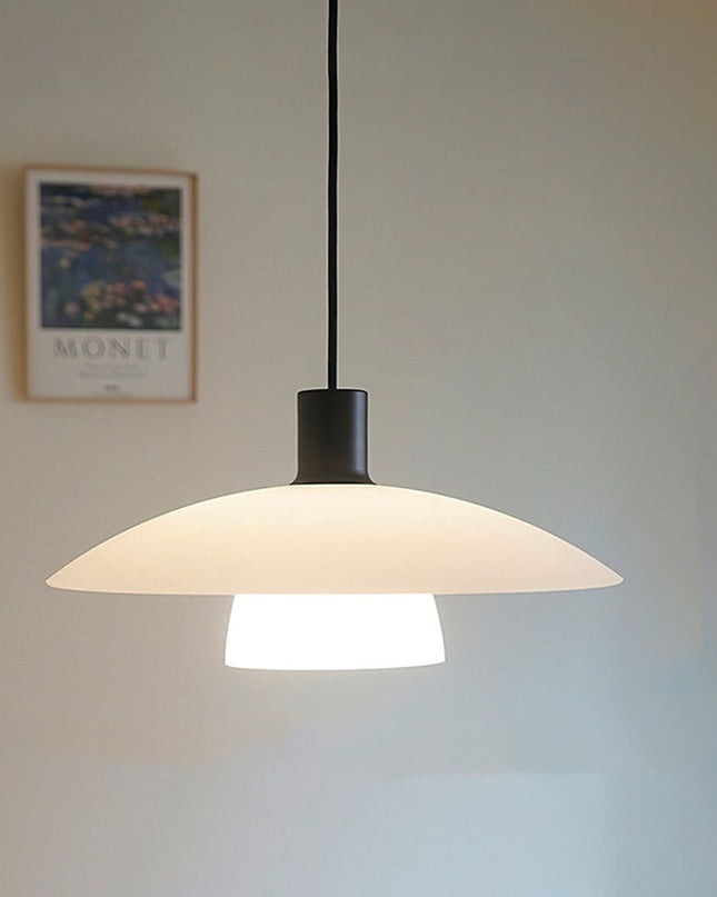Minimalistyczna lampa wisząca ze szkła w kolorze białym – Elegancki design 1