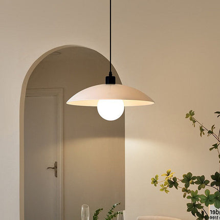 Minimalistyczna lampa wisząca ze szkła w kolorze białym – Elegancki design 2