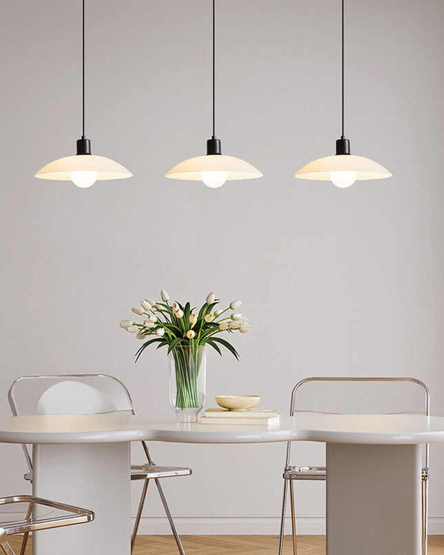 Minimalistyczna lampa wisząca ze szkła w kolorze białym – Elegancki design 3