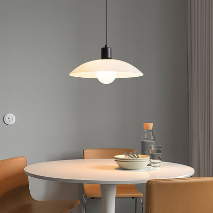Minimalistyczna lampa wisząca ze szkła w kolorze białym – Elegancki design 5