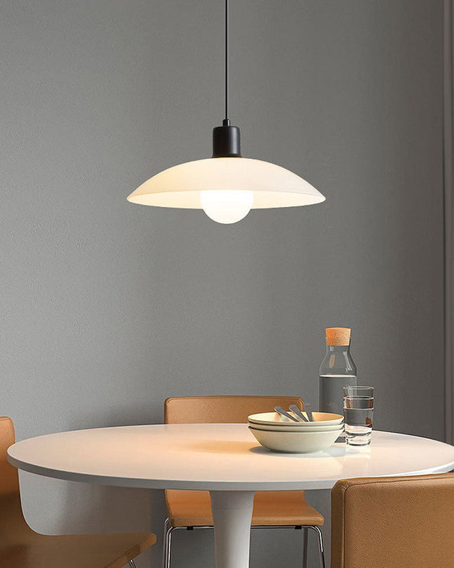 Minimalistyczna lampa wisząca ze szkła w kolorze białym – Elegancki design 5