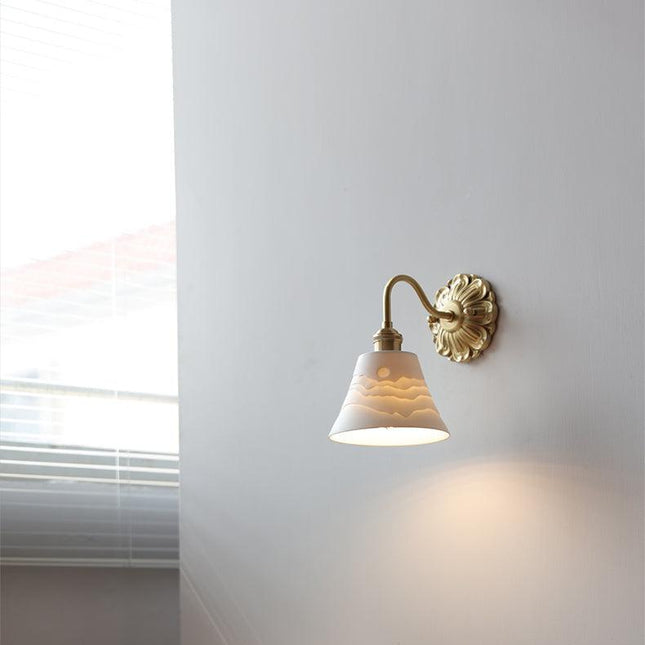 Mosiężna Lampa Ścienna z Ceramicznym Abażurem – Elegancki Kinkiet do Salonów i Sypialni 2