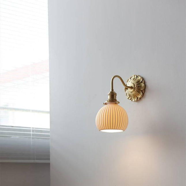 Mosiężna Lampa Ścienna z Ceramicznym Abażurem – Elegancki Kinkiet do Salonów i Sypialni 7
