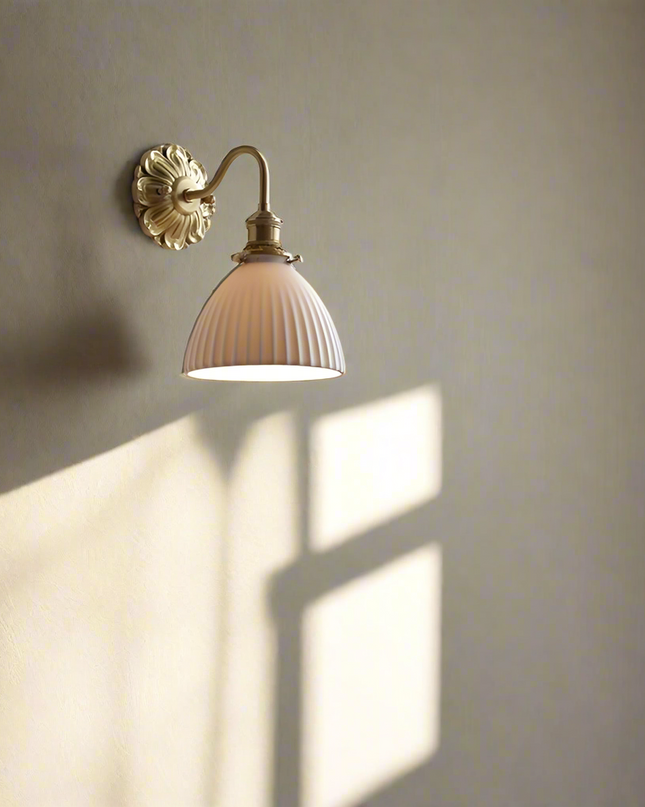 Mosiężna Lampa Ścienna z Ceramicznym Abażurem – Elegancki Kinkiet do Salonów i Sypialni 9