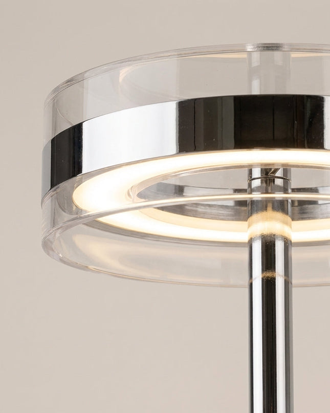 Nowoczesna cylindryczna lampa stołowa z rzeźbionym kloszem, idealna do eleganckich salon 3