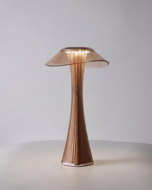 Nowoczesna lampa akcentująca z rzeźbiarskim designem, oferująca ciepłe światło idealne do 2