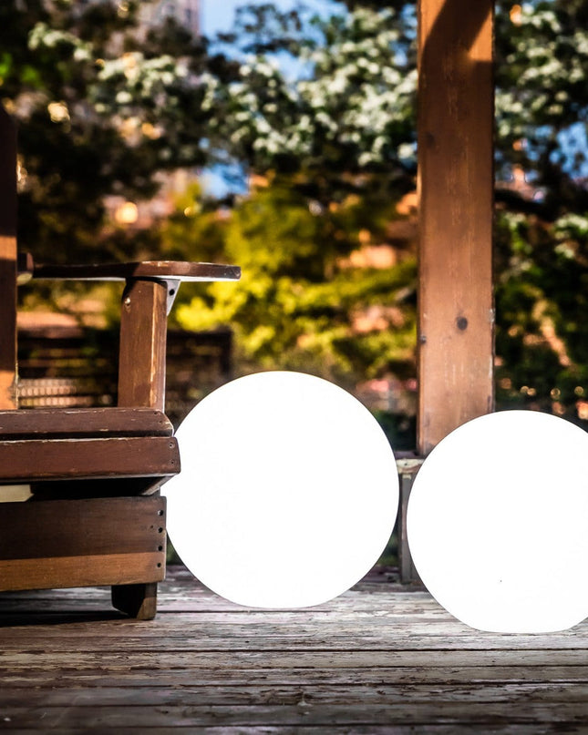 Nowoczesna Lampa Ogrodowa Kula z Pilotem – 16 Kolorów, Bezprzewodowa, Odporna na Warunki Atmosferyczne 0