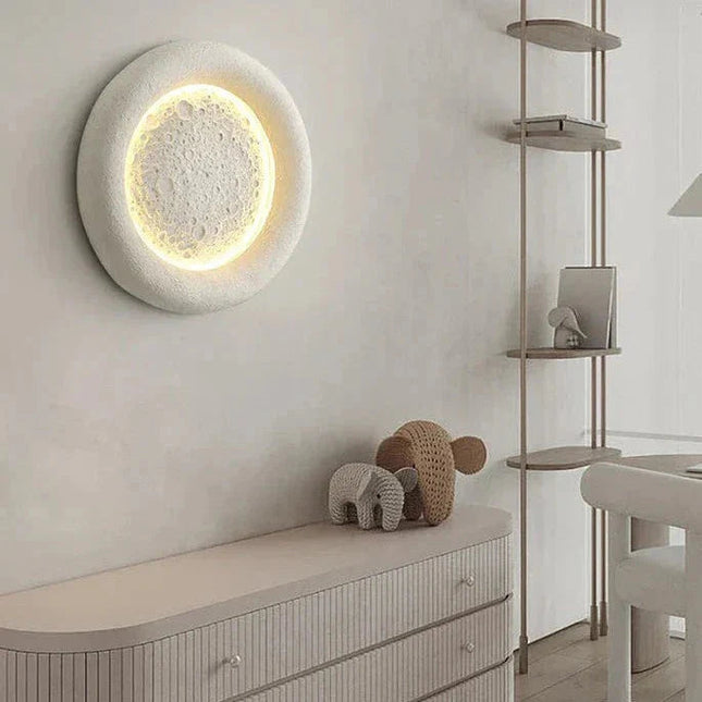 Nowoczesna Lampa Ścienna Moon z Żywicy LED, Okrągły Kinkiet Ścienny do Salonu i Sypialni, 40 cm 3
