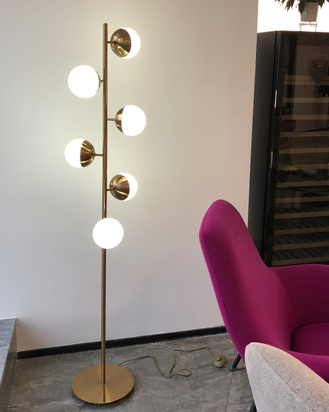 Nowoczesna Lampa Stojąca LED z Białymi Kulami na Złotym Stojaku do Salonu – Stabilna, Elegancka, Wysoka jakość 4