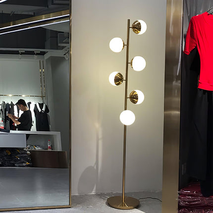 Nowoczesna Lampa Stojąca LED z Białymi Kulami na Złotym Stojaku do Salonu – Stabilna, Elegancka, Wysoka jakość 7