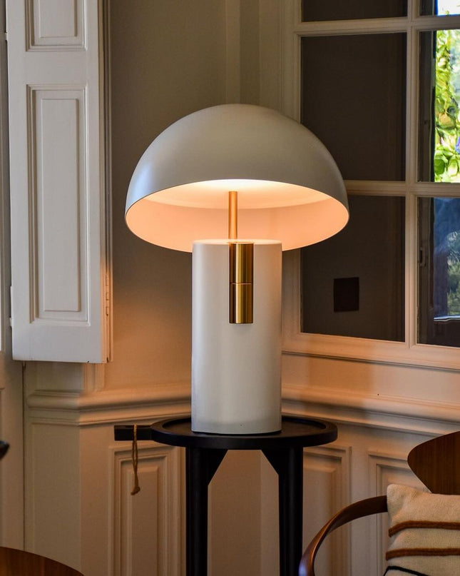 Nowoczesna Lampa Stołowa Szklana Avo z Pochyloną Pokrywą, 30 cm – Idealna do Salonów i Biura 10