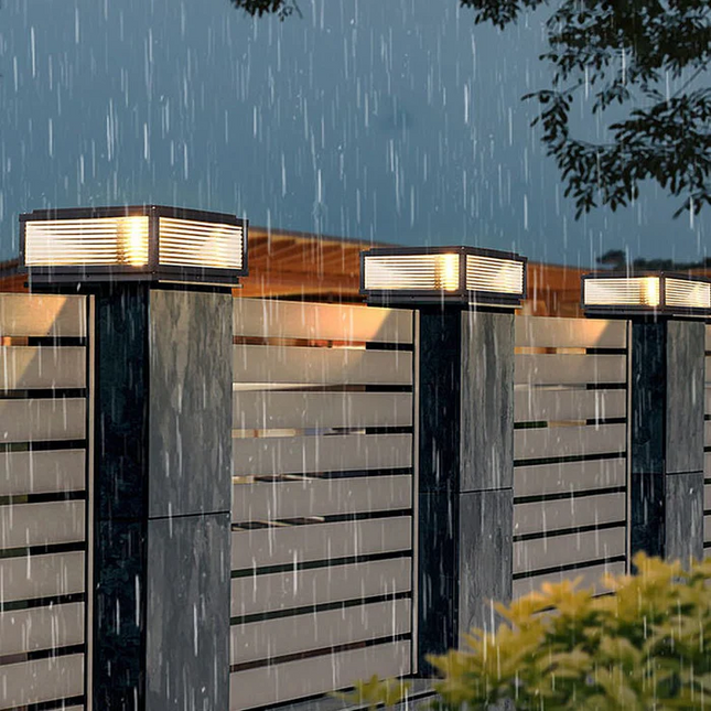 Nowoczesna Latarnia Ogrodowa LED z Żebrowaną Szkłem – Czarna, Przewodowa lub Solarna, Różne Rozmiary 3