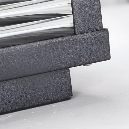 Nowoczesna Latarnia Ogrodowa LED z Żebrowaną Szkłem – Czarna, Przewodowa lub Solarna, Różne Rozmiary 8