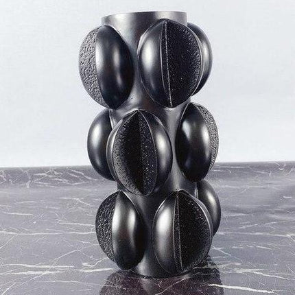 Nowoczesna Spiralna Waza z Żywicy w Kolorze Czarnym i Białym – Elegancka Dekoracja do Wnętrz 30x15x15 cm 0