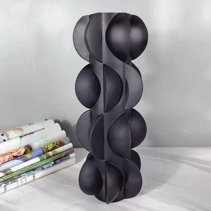 Nowoczesna Spiralna Waza z Żywicy w Kolorze Czarnym i Białym – Elegancka Dekoracja do Wnętrz 30x15x15 cm 3