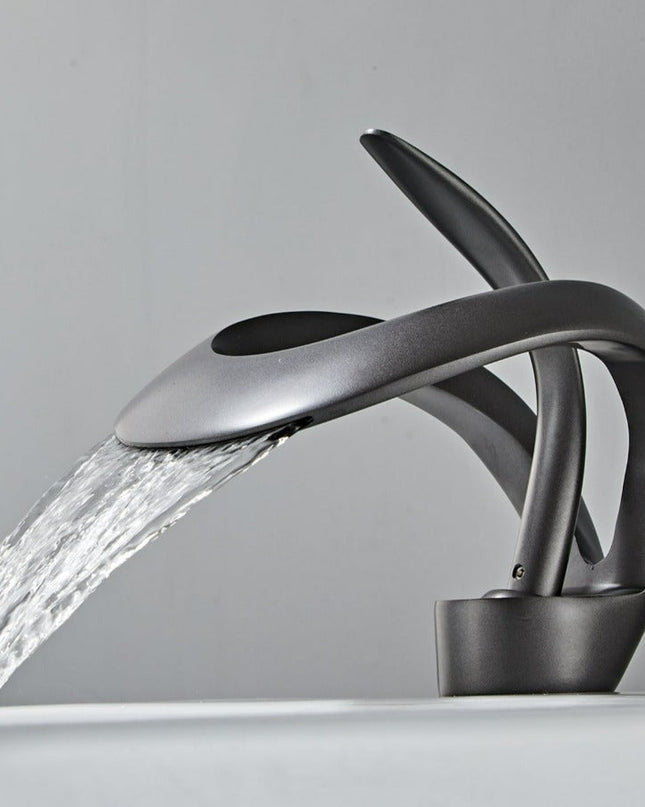 Nowoczesna, szczotkowana złota bateria umywalkowa do łazienki z wylewką typu wodospad do eleganckiej łazienki – trwała, mosiężna, mocowanie na jeden otwór 1