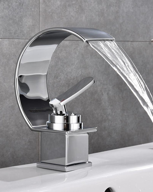 Nowoczesna elegancja | CrystalFlow do Twojej łazienki 0