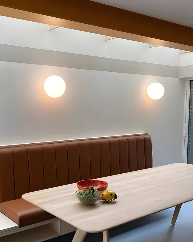 Nowoczesna lampa ścienna z kloszem z matowego szkła – minimalistyczny design dla nowoczesnego oświetlenia ściennego 2